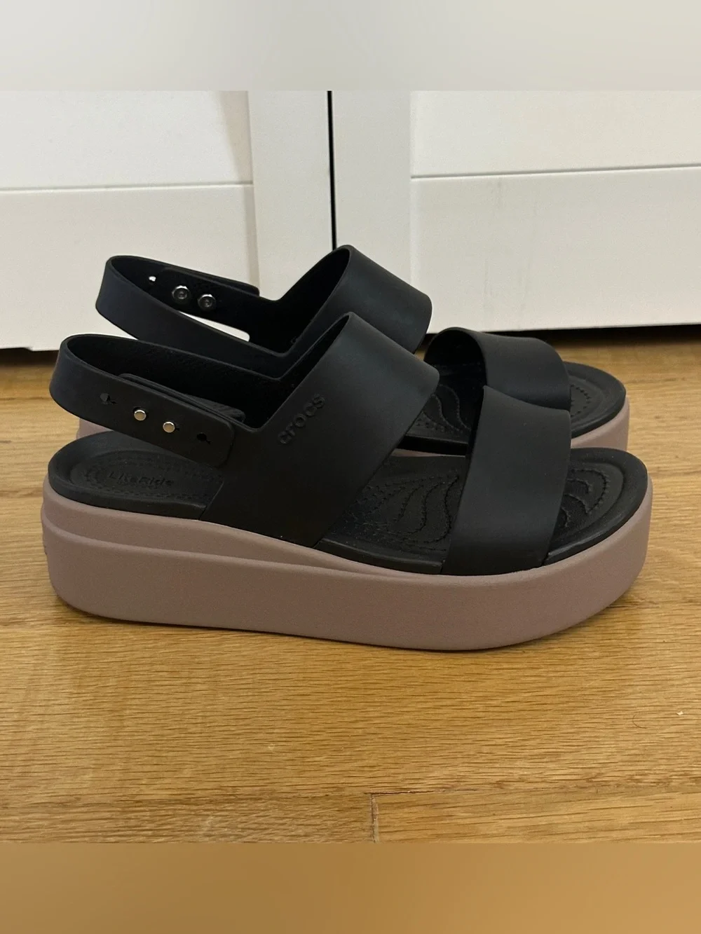 Crocs Women's Brooklyn Low Wedge Strappy Platform Sandals Size 6
